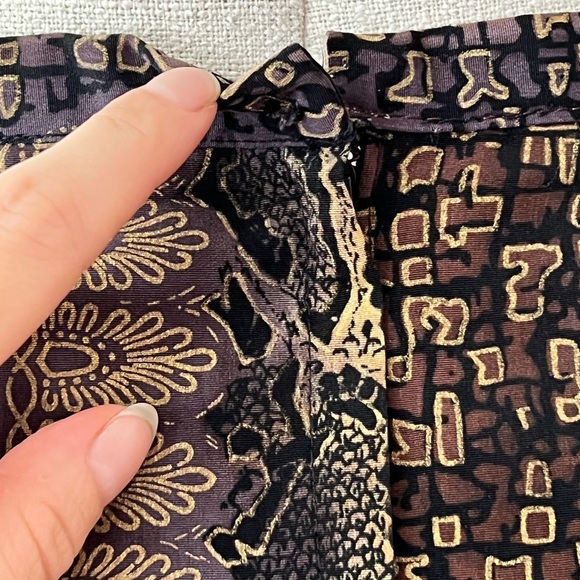 Vintage Snakeskin-Patterned Skirt with Gold Motifs. - Picture 6 of 6